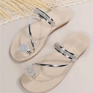 Women’s silver sandals sz 7 1/2